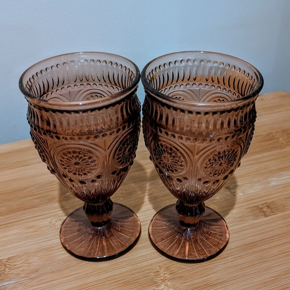 The Pioneer Woman 6.5"  Adeline Purple/Maroon Glass Goblets, Set of 2 - Picture 3 of 4